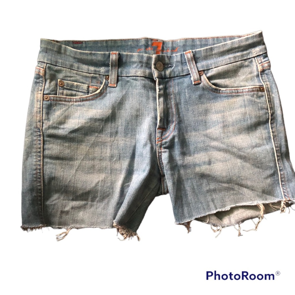 7 for all mankind cut-off light wash shorts size 28
